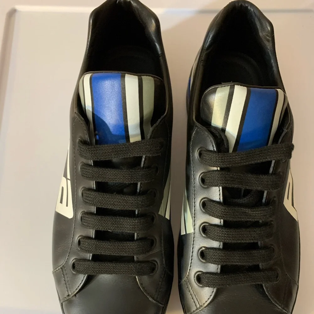 Prada low top logo sneakers. Size 9 US (7,5 Prada) - Picture 5 of 7